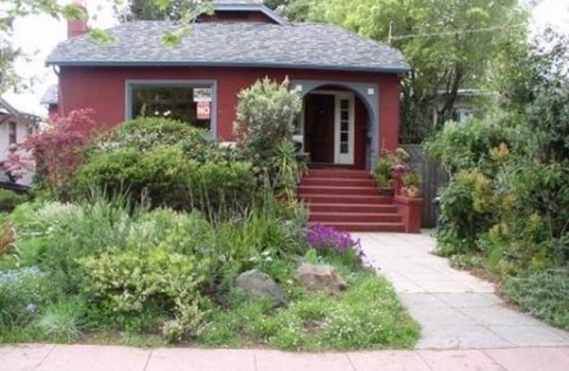 Furnished Family Home, June 6-August 1, 2022 Dog OK, 1BR, 1 BA