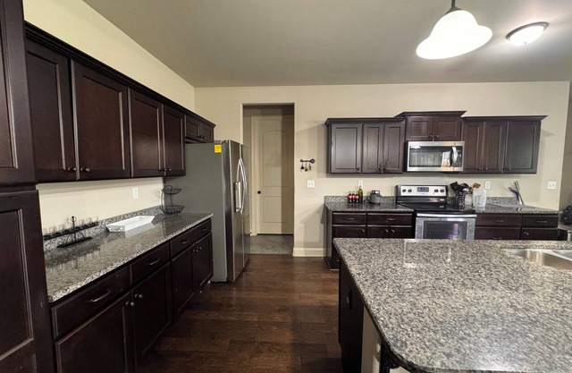 Furnished Home with 4 Bedrooms and Prime Location for Nurses & Executives