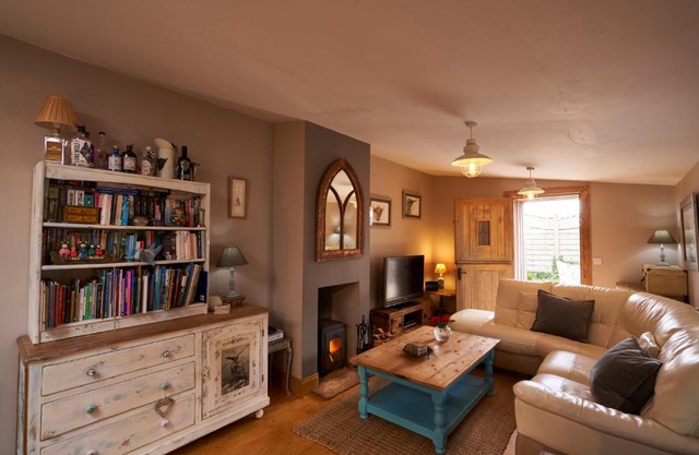 Fyne Byre Cottage - Barn Conversion with Hot Tub