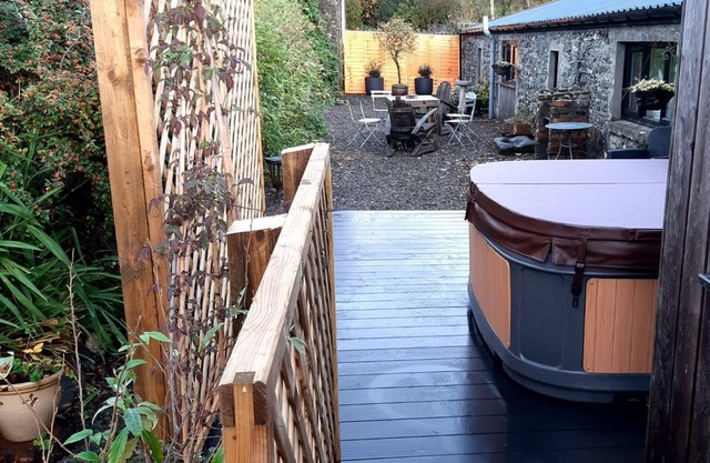 Fyne Byre - sleeps 8 guests in 3 bedrooms