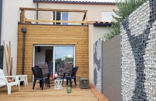 Gîte Du Soleil Maison lumineuse avec terrasse solarium parking privé