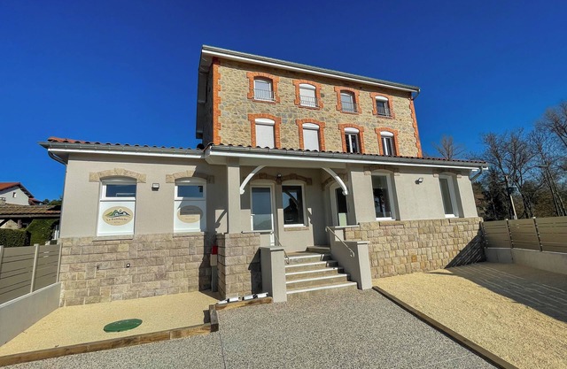 Gîte la Bamboche - sleeps 15, room on request
