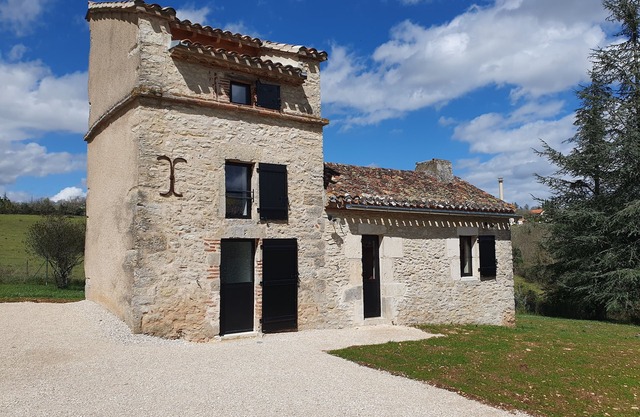 Gîte "Le Pigeonnier" Dans Grand Parc Arboré, au Pied des Chemins de Randonnée