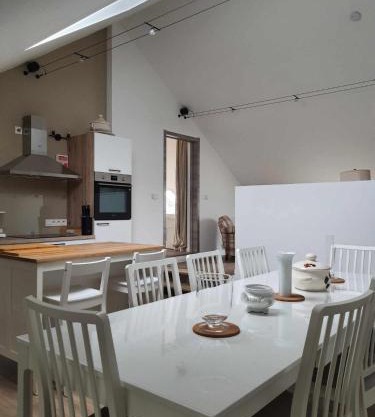Gîte rural 3 épis "Aux Pieds des Ar'den" - chambre 1 isolée et chambre 2 dans hall de nuit - 34 rue du Château à 5564 Wanlin - 4 adultes et 2 enfants