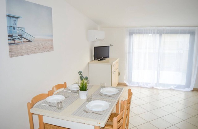 G.Bay C22 - Second floor apartment with balcony overlooking the sea and the poo