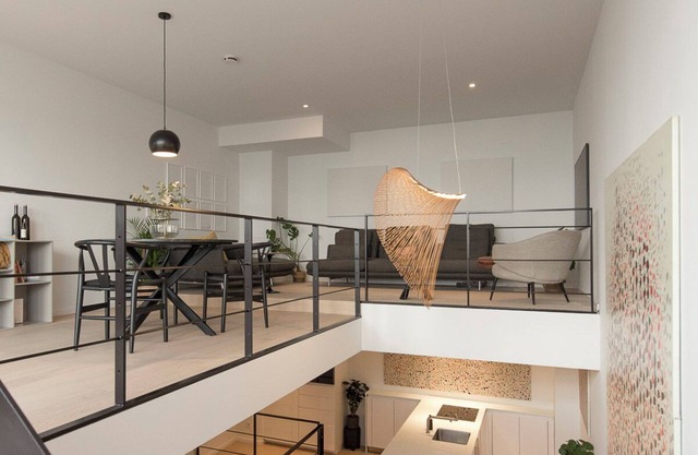 Gallery Loft, 3 Level Maisonette w/private garden + access to rooftop, bicycles