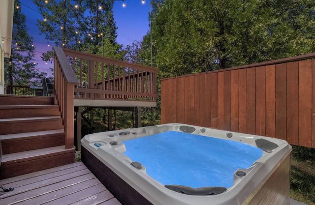 Game Room - Hot Tub - Fire Pit - 25 min 2 YosemitenEV Charger Level 2