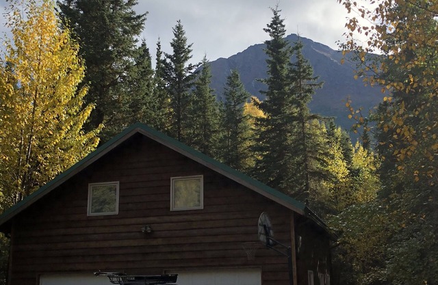 Garage Apartment for Riverfront Log Home on World Famous Kenai River
