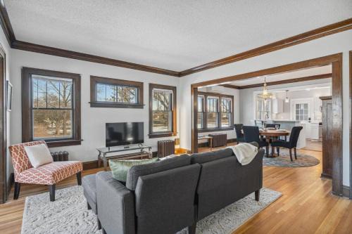 Garden Apt, Majestic MPLS Duplex