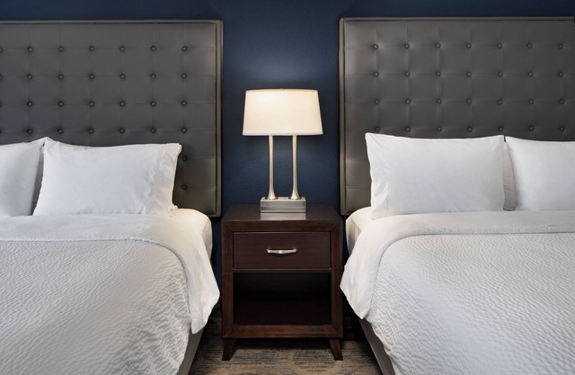 Garner Hotel Topeka West, by IHG