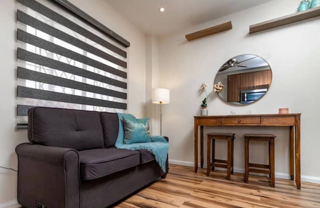 Gated Modern 1 Bdr Condo 5 mins from Int Airport
