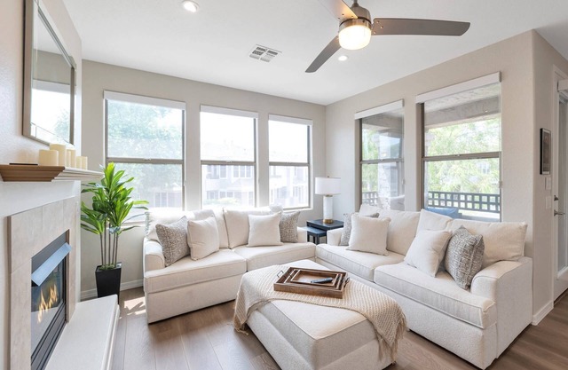 Gated w/Garage, Heated Pool/Spa/Fitness Room, Near Hiking & Kierland Commons Fine Dining & Shopping