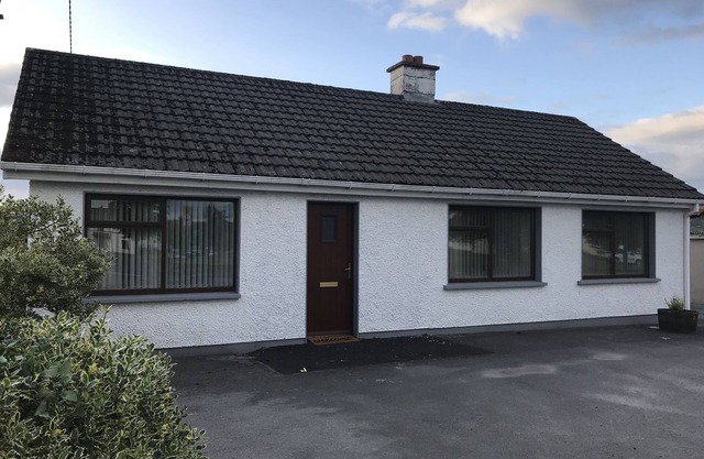 Gateway to the Wild Atlantic Way and Causeway Coast. Pet friendly town home.