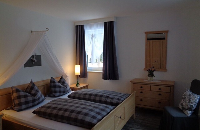 Gemütliche 45qm Ferienwohnung, Naturholzmöbelausstattung