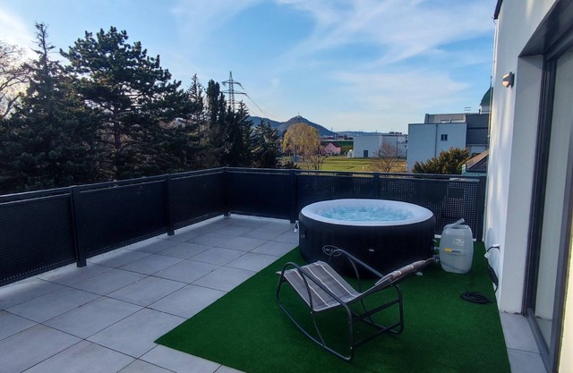 Gemütliches Penthouse Umbrella mit Zwei Großen Terrassen mit Whirlpool