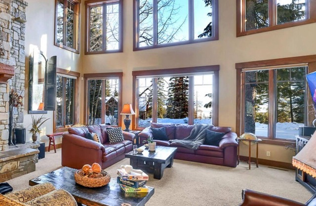 George Bush Estate @ Tamarack Resort: Mountaintop Retreat | Hot Tub