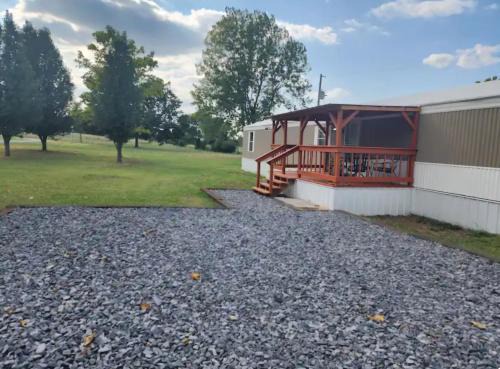 Georgie's Getaway! Beautiful 3bd 2ba lake view
