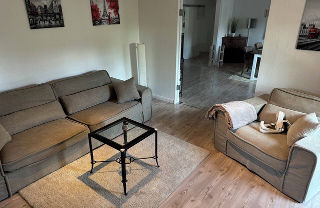 Geräumigen und Modernen 4. Zi Ferienwohnung, Erweiterbar auf 5 Zi