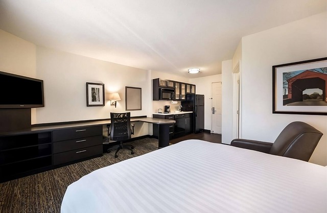 Get Ready for Blissful Getaway! 2 Convenient Units, Full Kitchen, Pets Allowed!