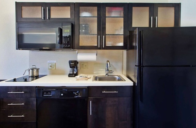 Get Some Refreshing Rest! Free Parking, Pet-friendly Property, Near Lukens Park