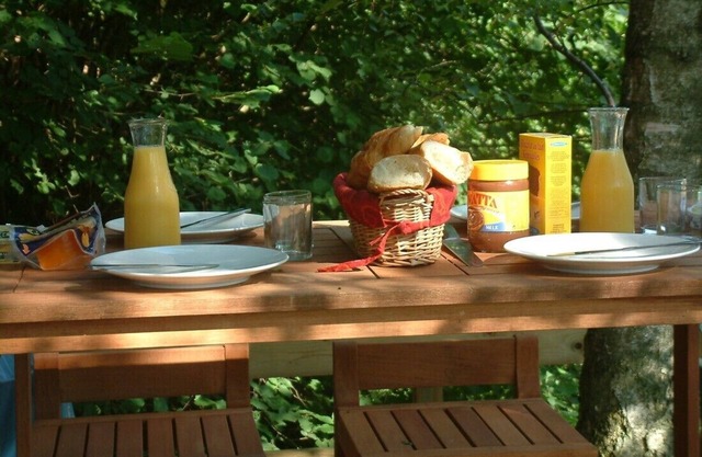 Gezellige Chalet met groot zonneterras in Domaine du Bonsoy Hastière bij Dinant