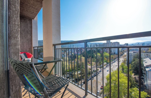 GG Home – Charming 1BR near park on 12th Floor