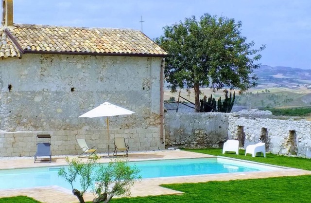 Gibbesi country farm small cottage