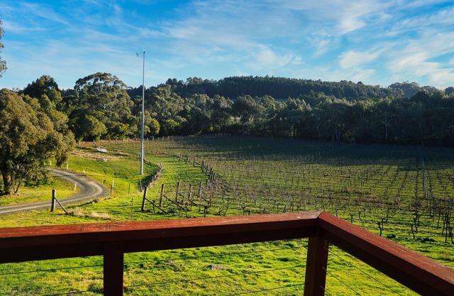 Gisborne Peak Winery - Cottages - Vineyard Stay Macedon Ranges