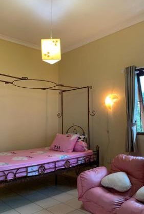 Gisela Resto Villa