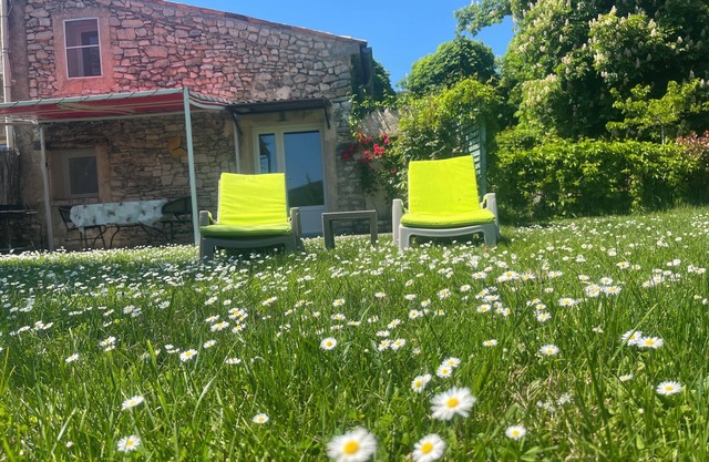 Gite at the foot of Mont Ventoux, between Sault, gorges de la Nesque and Monieux