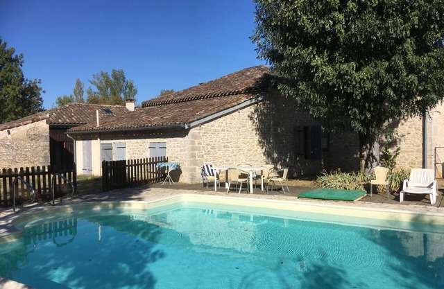 Gite Bacquiès - Restored farmhouse and barn with enclosed garden and heated swimming pool