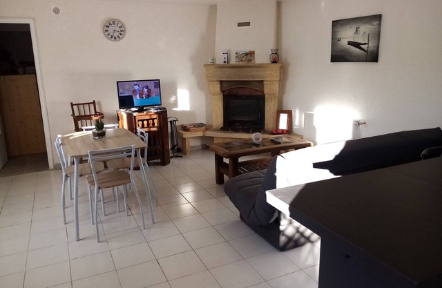 Gîte for 4 adults and 1 child (-3 years) at the entrance to Sablet