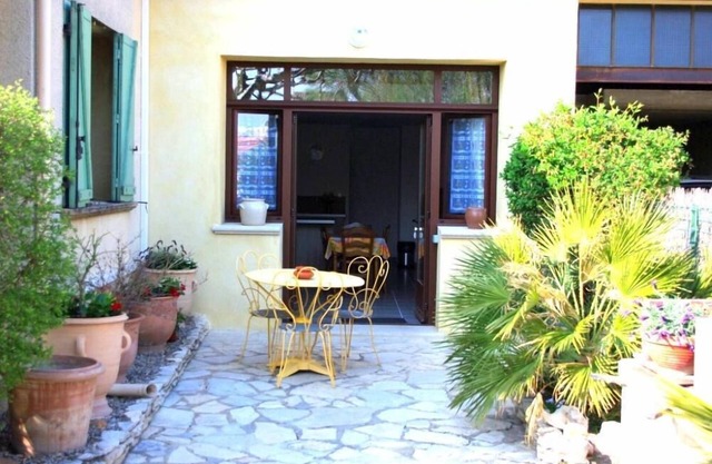 Gite 2/3 persons in Provence, 10 km from Avignon.