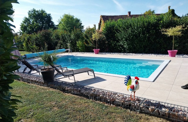 Gite le Terminus, garden and pool view