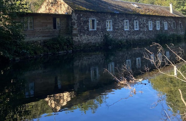 Gite Loutre - charming riverside cottage, tranquil and dog-friendly
