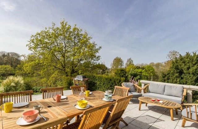 Gite Saint-Jean-le-Thomas, 6 bedrooms, 15 persons