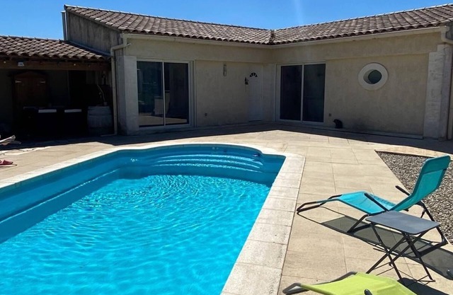 Gîte with swimming pool near Vaison-la-Romaine