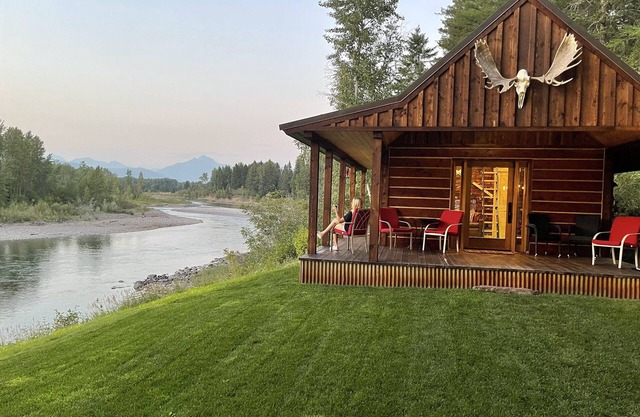 Glacier Riverbend Cabins nestled right on river just a mile from Glacier Park!