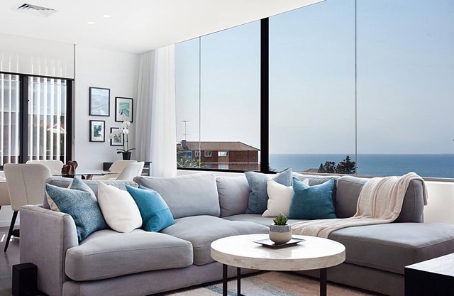 Glamarama is a stunning 2-bed apartment with Tama Beach views!
