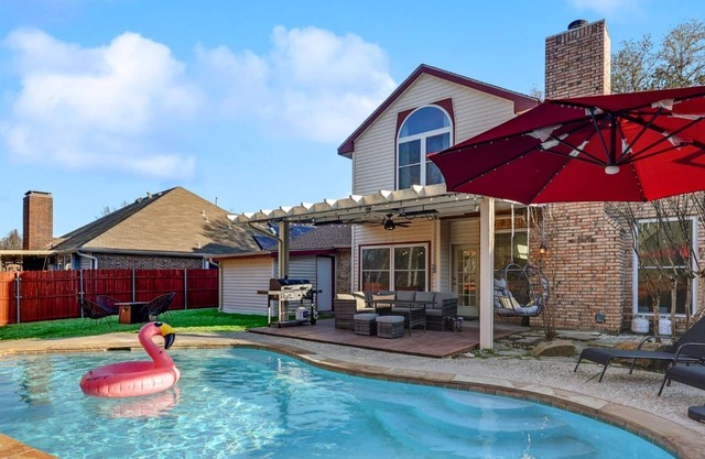 Glamorous 4BR/2.5B Home with Pool, Game Room & Fire Pit