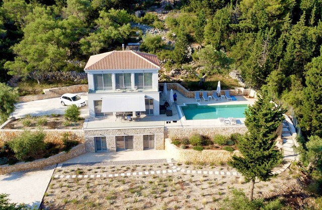 Glass Villa, ultimate privacy & tranquility, closeto Agios Nikitas