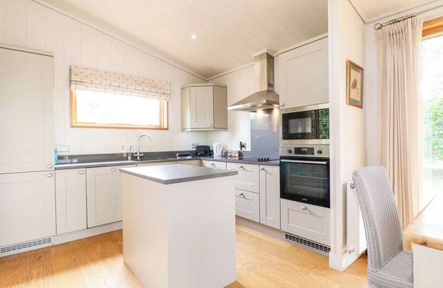 GLASTON, pet friendly, with open fire in Exton, Rutland