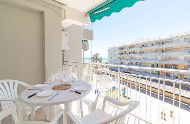 Global Properties: Apartment on the beach front, Canet de Berenguer