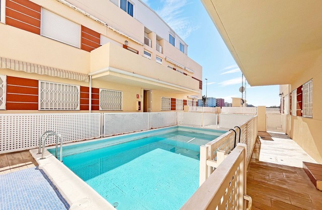 Global Properties: Practical flat with swimming pool in Canet Beach