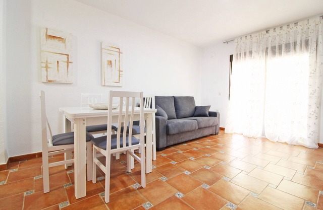 Global Properties: Nice and quiet apartment in Canet beach