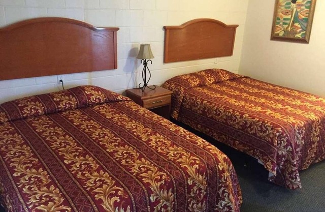 Gloss Mountain Escape! 4 Budget-friendly Units, Free Parking, Pets Allowed