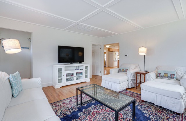 Gloucester Home w/Large Yard: 1 Mi to Beach!