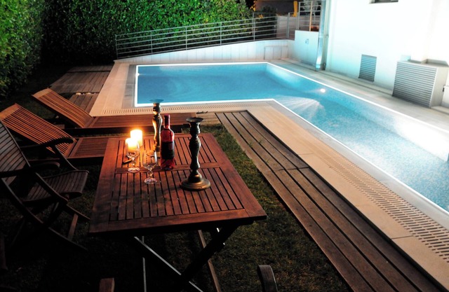 Glyfada Luxury, Two storey Loft, 5 minutes to the Golf, 10 min to the beach