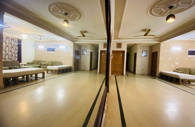GoBravo 3Bhk for Parties Near Airport & Cyber City Gurgaon - Pet Friendly
