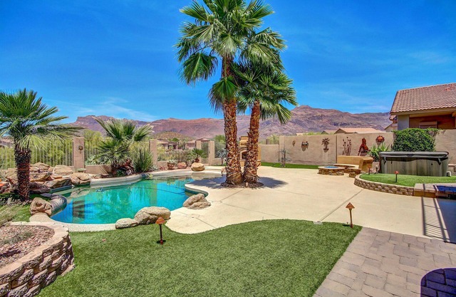 Gold Canyon home, pool , spa, views. Save money check w/us for disc specials!